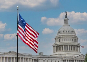 美股再创新高,鳄王达利欧警告:AI泡沫正形成,黄金是美元霸权的终结者?