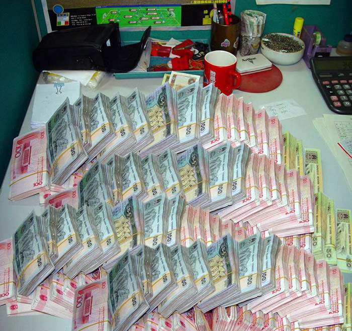 大量的钱.jpg